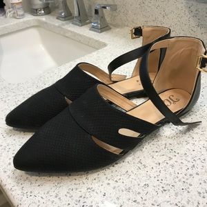 ⭐️REDUCED!! Pointed Toe Caged Flats